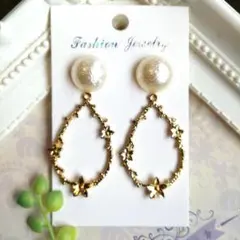 花モチーフ ゴールド ティアドロップピアス/イヤリング(ハンドメイド)