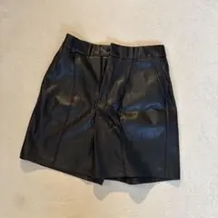 GU ブラック レザーショートパンツ