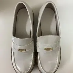 ホワイトローファー 合成皮革 ゴールド金具