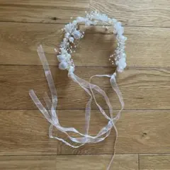 ホワイトフラワーとパールのカチューシャ