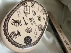 axes femme かわいいアンティーク柄のお弁当箱と箸入れのサムネイル