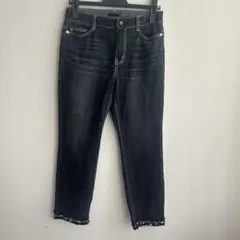トゥービーシック　ビジュー付きデニムパンツ　クロップド丈のサムネイル