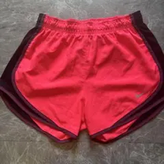 Nike ピンクショートパンツ