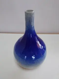 青と白のグラデーション陶器花瓶