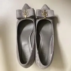 走れる美脚パンプス モノグラムパーツリボンフィットパンプス RANDA ヒール