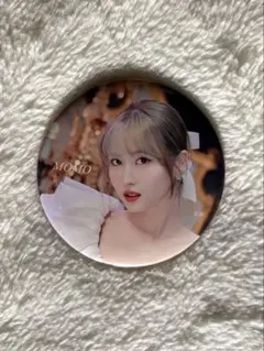 TWICE モモ 缶バッチ Doughnut