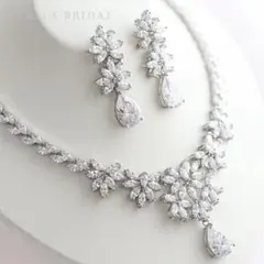 STELLA BRIDAL キュービックジルコニアミルドレッド(新品未使用)