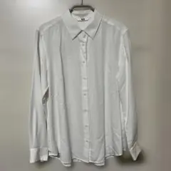 ユニクロ　白シャツ