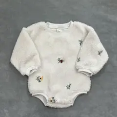 ホワイト フリースロンパース 花柄刺繍　男の子　女の子　双子　お揃い