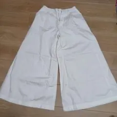 ホワイト　パンツ
