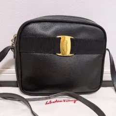 《美品》Ferragamo(フェラガモ)ショルダーバッグ レザー ブラックのサムネイル