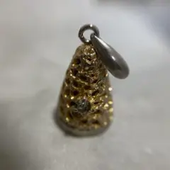 ゴールドカラー 透かし彫り ペンダントトップ