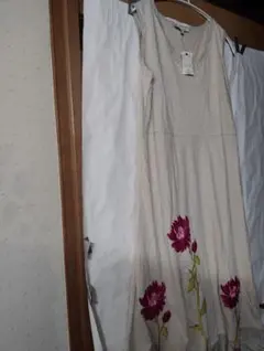 新品タグ！LAURA ASHLEY 花柄刺繍 ノースリーブワンピース サイズ13