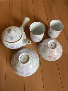 お値下げ❣️ 花柄ピンク&パープル陶器食器セット　夫婦茶碗と湯呑みのセット+急須