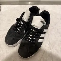 adidas スニーカー ブラック ホワイトのサムネイル