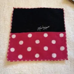 ミニーマウス タオルハンカチ 黒とピンク