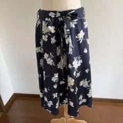 セシルマクビー 大柄フラワーフレアスカート ネイビー 花柄 M 裏地付きのサムネイル