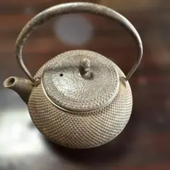 【未使用・箱付】南部鉄器 鉄瓶・急須 2点まとめ売り 霰文様 茶道具アンティーク 南部鉄器 鉄瓶 霰文様 茶道具 - メルカリ