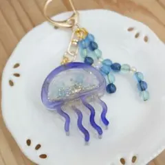 ハンドメイド　くらげのシャカシャカキーホルダー　紫金リボン