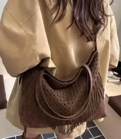 フリンジ付きブラウンショルダーバッグ