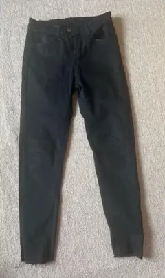 黒スキニーパンツ　カットオフ　切りっぱなし　ブラックデニムストレッチレディース