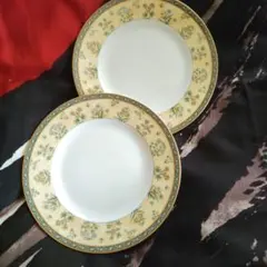WEDGWOODの小花可愛いお皿（廃盤）２枚のサムネイル
