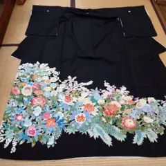 推奨美品　壮麗な加賀友禅の黒留袖 牡丹 菊 藤 奥ゆかしさのなかに華やかさが際立