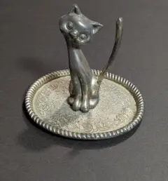 猫の置物 花模様皿付き