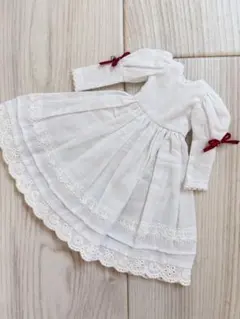 ネオブライスアウトフィット　シンプルホワイトコットンドレス 赤いリボン付き