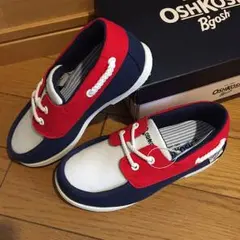 定価3,132新品タグ付き☆オシュコシュ スニーカー 18cm（17cm）マリン