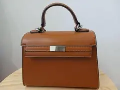 ブラウン ハンドバッグ ショルダーストラップ付き