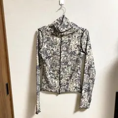 PLEATS PLEASE ハイネック 長袖カットソー 総柄 恐竜 - メルカリ