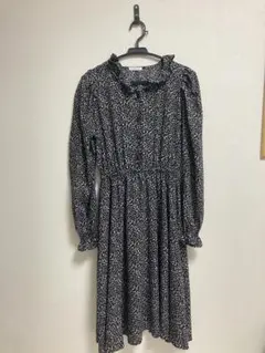 COLZA 花柄 黒地　前開きワンピース