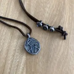 M’S COLLECTION 鹿モチーフ シルバーペンダント レザーネックレスのサムネイル