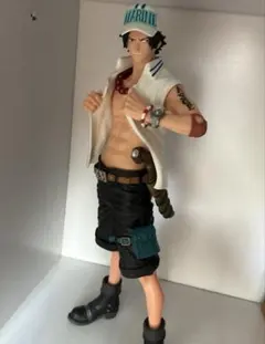 ワンピース　エース　海軍服　フィギュアのサムネイル