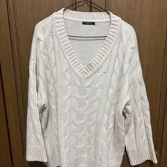 ホワイト ケーブルニット Vネック セーター