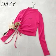 DAZY レターグラフィックドローストリングシャーリング Tシャツ　XS