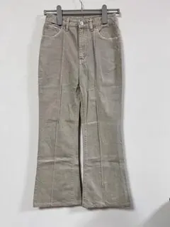 ベージュ グレージュ ブーツカットデニム フレアパンツ センタープレス