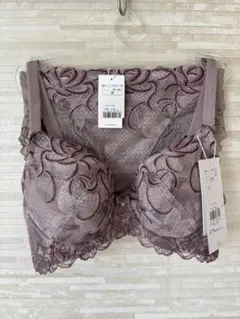 D70M」トリンプ プレミアム レッドレーベル うねる水 花びら ブラ&ショーツ