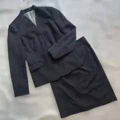 【美品】スーツカンパニー ストレッチノーカラースーツセットアップ 黒 スカート
