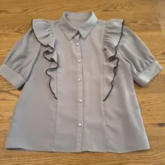 INGNI フリル付き グレー半袖ブラウス