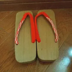 木製下駄 赤い鼻緒 二股デザイン