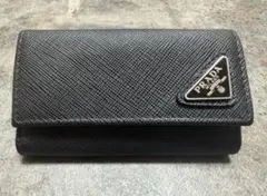 PRADA ブラック キーケース サフィアーノレザー
