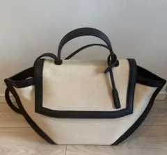 CHARLES & KEITH 2WAY ショルダーバッグ　ラージトラペーズ Lのサムネイル