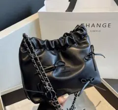 バッグ　リボン　ブラック ショルダーバッグ　チェーン