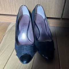 カネマツ　リボン　黒　ブラック　スエード　パンプス