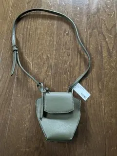 人気商品ショルダーバッグ　Charles&Keith