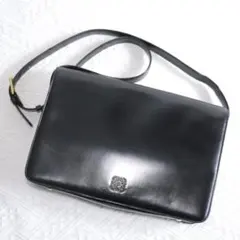 希少！ロエベ ショルダーバッグ　レザー　アナグラム　 LOEWE 肩掛けカバンのサムネイル