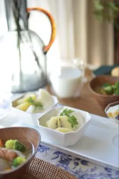 【新品】白い八角形の陶器ボウル 4個セット