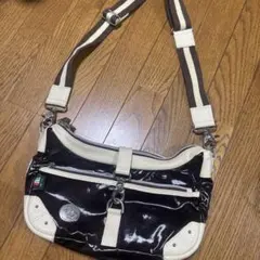 ショルダーバッグ 黒とアイボリー